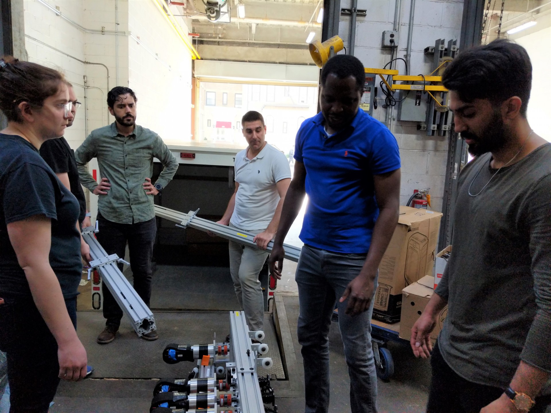 The team is preparing to lift the motors, it took many hands to transport the entire device. 