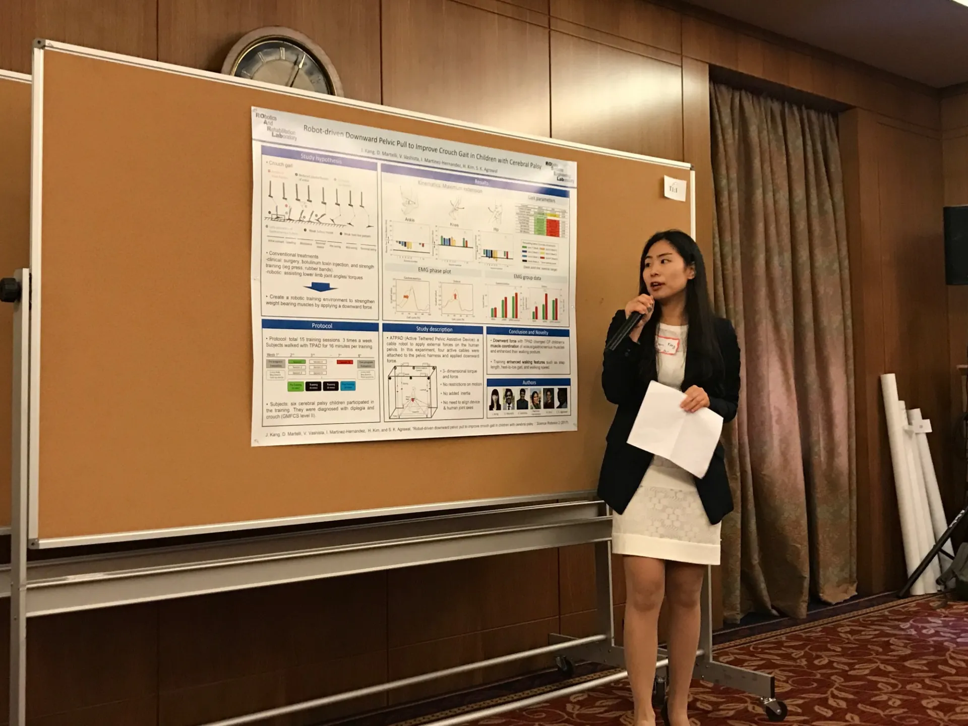 Jiyeon Kang Discussing her Poster