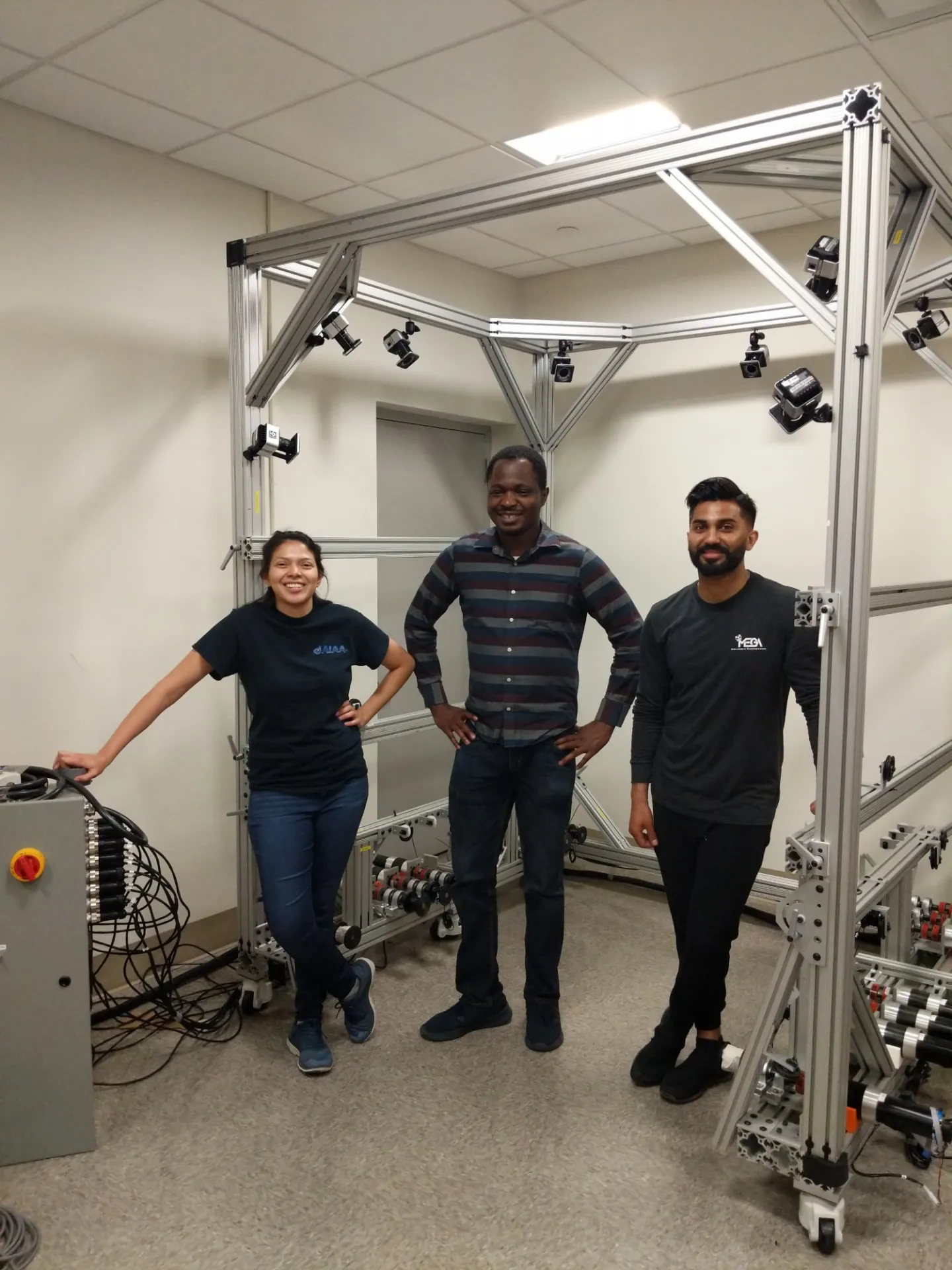 After three days, the team has finally finished assembling the stand trainer at the medical campus!
